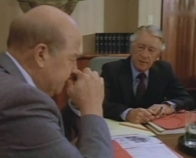 Angus MacGyver Trucs et Astuces - 3x12 Retraite Anticip�e - Peter avec le President de la Fondation Phoenix